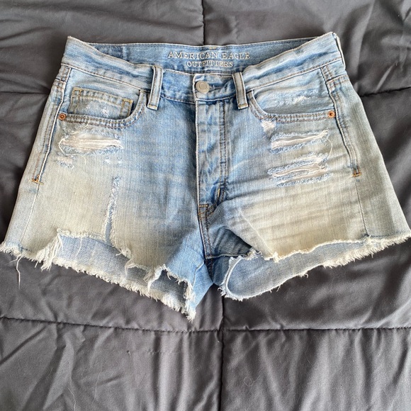 ‘Boyfriend’ fit American Eagle jean shorts with button fly - Picture 1 of 4
